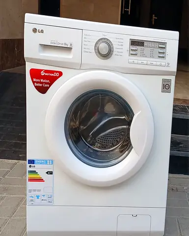 Fully automatic LG 8kg direct drive washing machine.  condition is perfectly working.