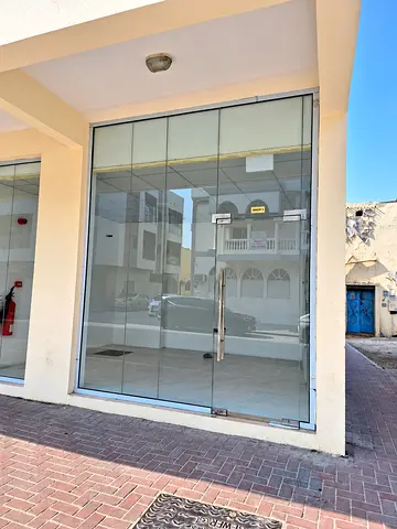 Road-Facing Shop Available for Rent