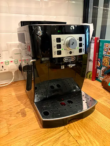 DeLonghi Magnifica Espresso Coffee Machine - Good Working Condition