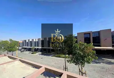 بأقل من سعر الشراء بـ 400,000 درهم | تاون هاوس 3 غرف نوم ماستر + غرفة خادمة | تشطيب راقي | تصميم عصري | موقع متميز