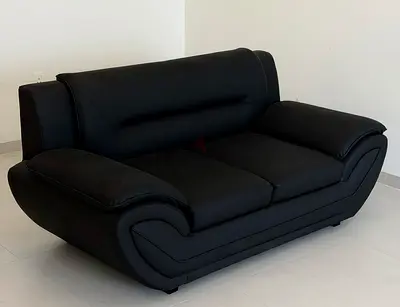 Black Leather 2-Seater Sofa – Excellent Condition