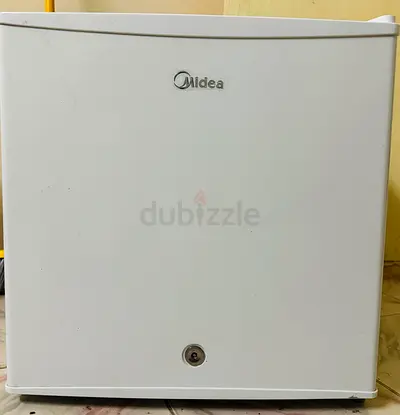 Small refrigerator for sale. aed 120