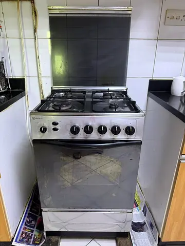 Four burners Gas range with oven