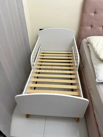 White Wooden Baby Crib - Compact Single Mattress Frame