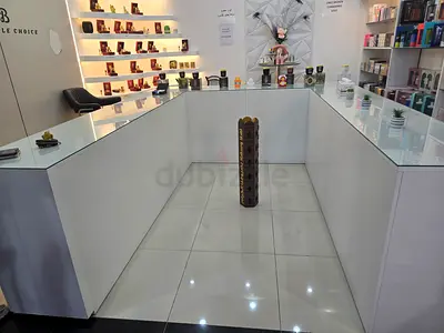 U-Shaped Retail Display Counter with Glass Top