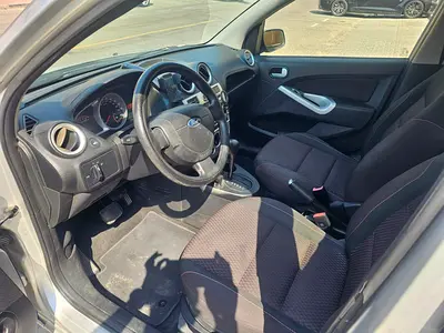 2011 FORD FIGO 照片 6