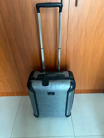 TUMI Tegra-Lite 22" International Carry-On Suitcase (2-Wheel Legacy Model) – T-Graphite