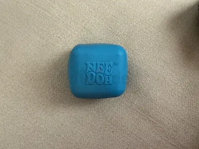 Needoh color changing cube
