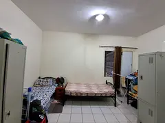 Studio flat bed space available