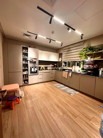4Br+Maid | Fitted Kitchen | Community View