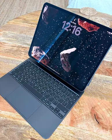 iPad Pro 13" M4 512GB Space Black + Magic Keyboard | AppleCare+ to Nov 2027 | Like New