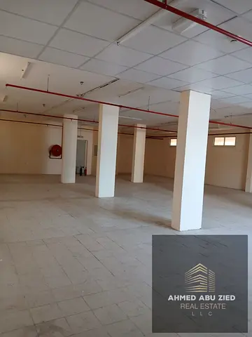 مستودع بمساحة ممتازة، مناسب لمختلف الأنشطة التجارية والصناعية، ويقع في موقع حيوي تسهيلات في الدفع قريب لمخرج دبي الشارقة