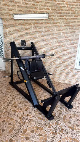 ///PRECOR HACK SQUAT. USA 🇺🇸.