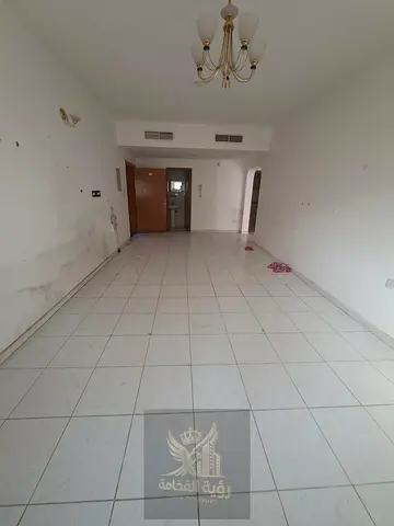 غرفة وصالة للإيجار السنوي في النباعة – الشارقة | تكييف وغاز مركزي