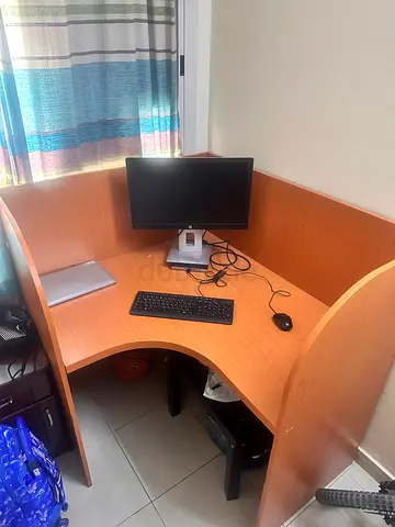 Corner computer table