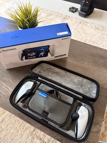 PlayStation Portal Remote Player – Full Box + Skull & Co. Case – Excellent Condition
