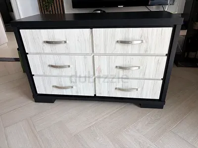 6 drawer Dresser / Chest in black-brown with white drawers