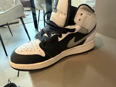 NIKE AIR JORDAN - Used black & white high-top sneakers (pair) - brilliant condition