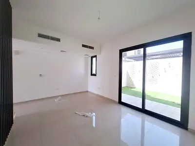 SPACIOUS 2-BEDROOM TOWNHOUSE | HOT DEAL