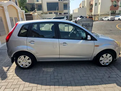 2011 FORD FIGO 照片 1