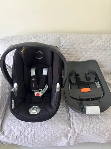 CYBEX Platinum infant car seat with base
