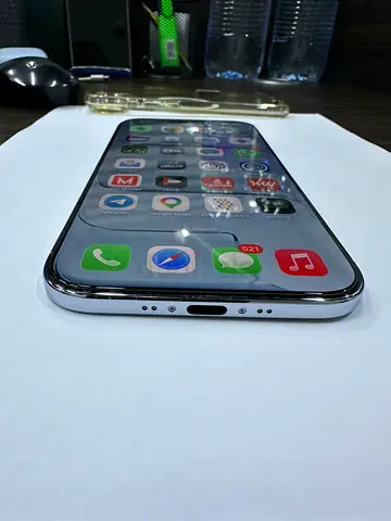 iPhone in good condition with clear screen and silver frame