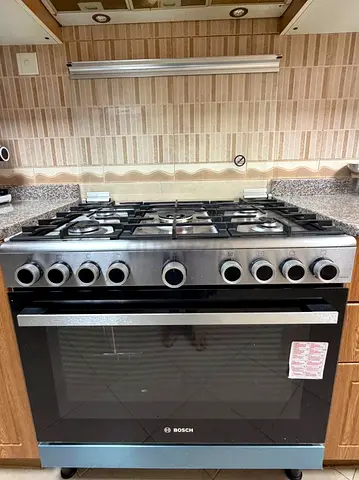 Bosch 5-Burner Gas Cooker with Oven - excellent Working Condition
