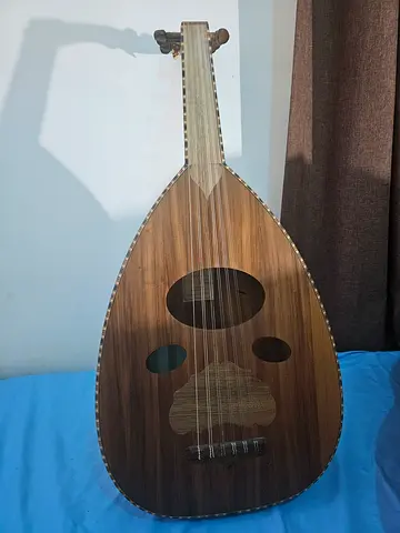 Traditional Oud (Arabic lute) in perfect condition (almost not used)