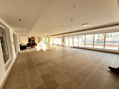Spacious Apartment | Skyline Views | Prime Locatio