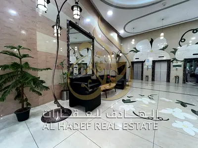 غرفة وصالة للإيجار السنوي في المجاز 2، صالة منفصلة مع موزع، تكييف مجاني على المالك، شارع الوحدة، والدفع على 4 دفعات