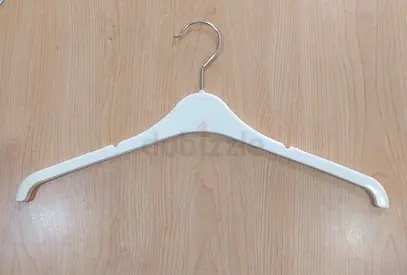 White plastic clothes hanger - single, good condition (100 pcs)