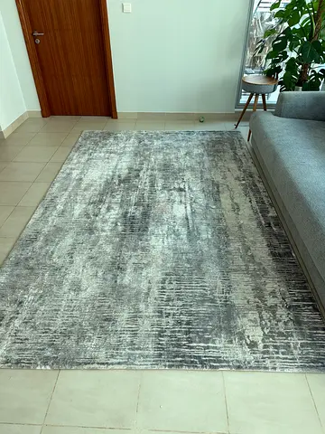 Large modern abstract grey area rug excellent condition from huzaifa furniture it’s called Flint