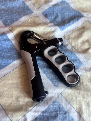 Handgrip four arm equipment