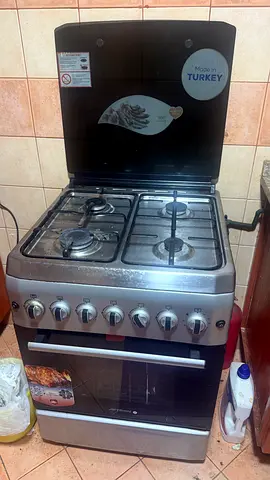 4-Burner Gas Cooker with Oven