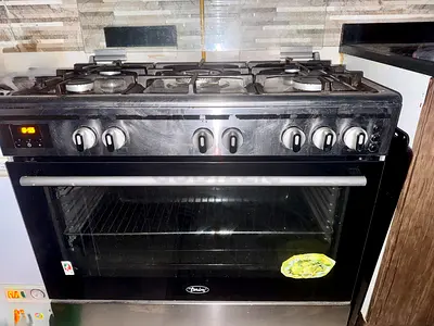 Used excellent freestanding 90 CM gas cooker,  with 2 burners oven (simultaneous)- 5 burners,. Terim