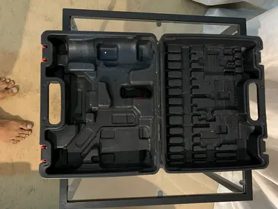 Empty molded plastic tool case / carry case (no tools) - good condition