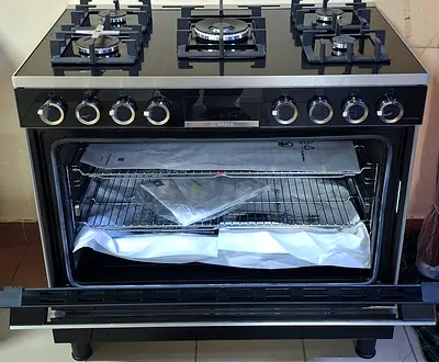 Brand new Bosch Full Gas Cooker 5 Burner 90 cm freestanding black color
