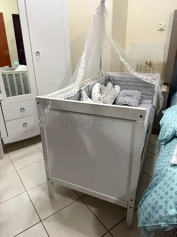 White wooden baby crib with canopy and mattress - good condition