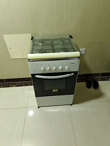 Used freestanding gas stove with oven - good working condition