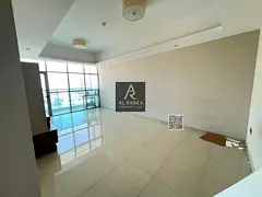 Prime location – second occupant – close to amenities – swimming pool – gym – parking – 