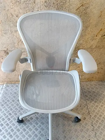 Herman Miller remastered chair for selling.gray color size B