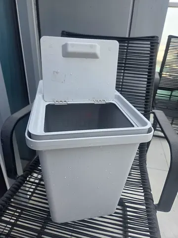 22L Trash bin- Good Condition