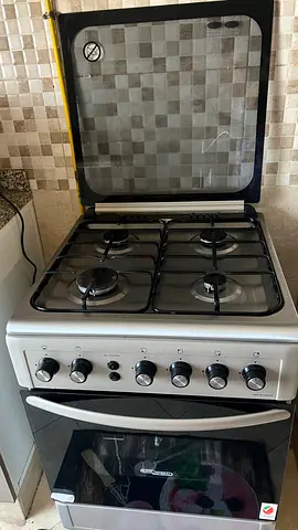 4-Burner Gas Cooker with Oven - Good Working Condition