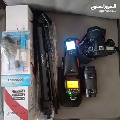 كاميرا canon 70D مع جميع الملحقات الاساسية و بطاريتين و فلاش Godox v1 و تريغر و ترايبوت عددستين وميم