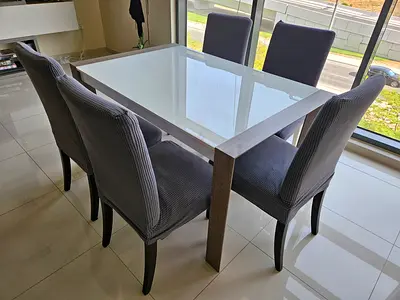 Glass table, extendable, with 5 Ikea chairs