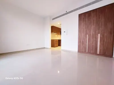 Amazing studio apartment with balcony rent 35