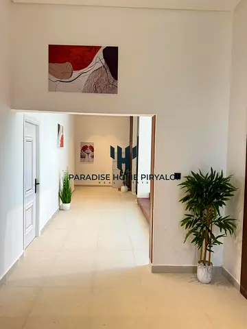 BRAND NEW 1 BEDROOM HALL WALKING DISTANCE TO BEACH
