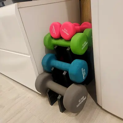 Set of neoprene dumbbells with rack — 1kg to 5kg (good condition)