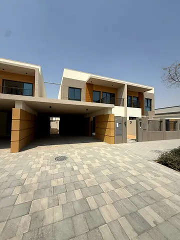 للايجار فيلا في مجمع ازهي بعجمان | 5غرف ومجلس وصاله ومطبخ واسع مع غرفة خادمه | اول ساكن