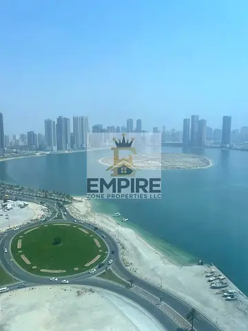 Panoramic Water View// Spacious Family Home